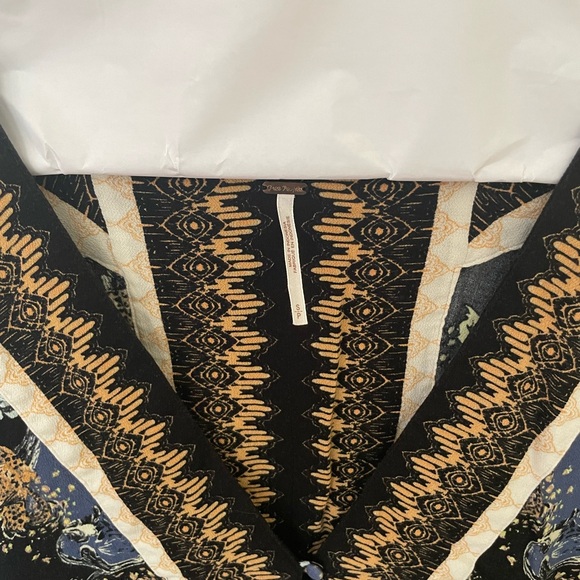 Free People Catch Me if You Can Tie Sleeve Top - Picture 6 of 7